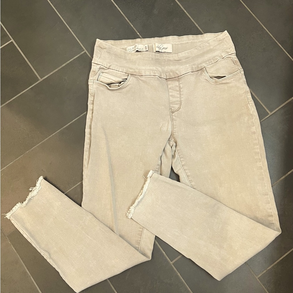 Lola Mid-rise Ankle Jean size 31/10. Washed Taupe/gray color. Julia MR